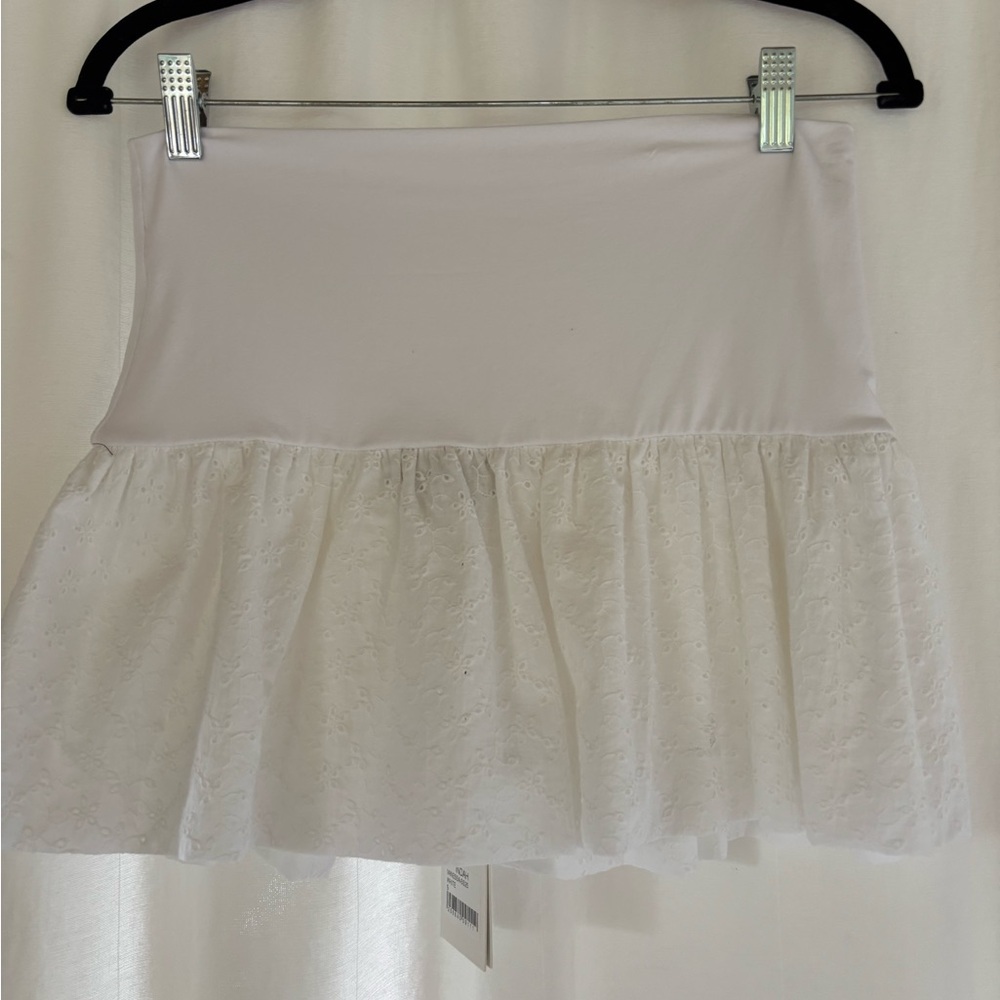Indah Vanessa Eyelet Embroidery Mini Skirt - Picture 3 of 3